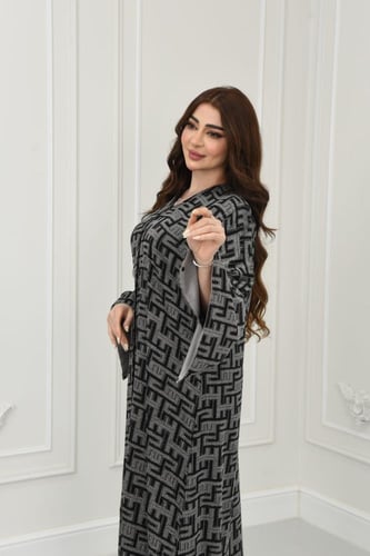 عباية جاكار أنيقة بتصميم عصري