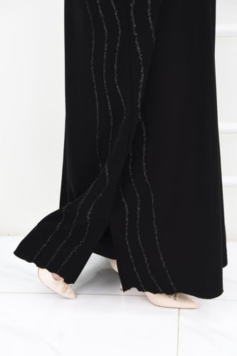 عباية مناسبات ناعمة مزينة بقيطان لامعة