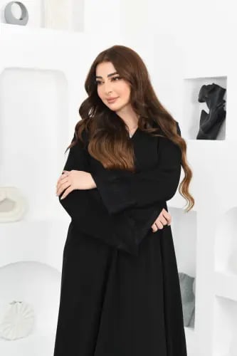 عباية بتطريز اسود على الاكمام