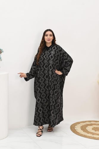 عباية بقصة البشت بقماش الجاكار