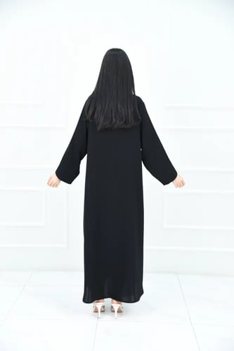 عباية سوداء نواعم بتطريز على الصدر