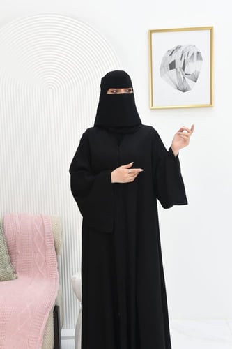 عباية ساده انيقة والاكمام مربعة