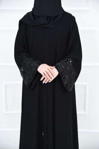 عباية كريب ناعمة مع تطريز على الاكمام