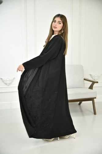 عباية نص كلوش مزينة بدانتيل على الجوانب