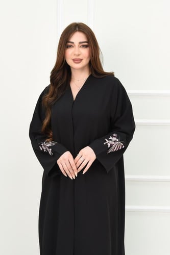 عباية كريب بتصميم كلاسيكي وتطريز فراشة