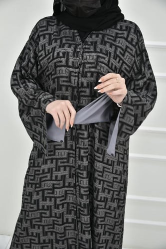 عباية جاكار أنيقة باكمام مفتوحة مبطمة بالرصاصي