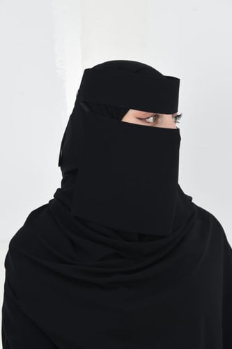 نقاب مطاط مائل بلوقو