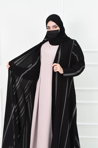 عباية كاجوال مع فستان داخلي بيج