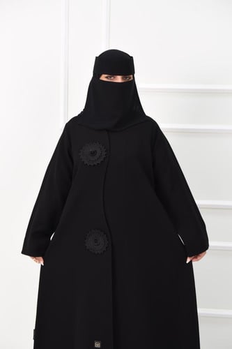 عباية كريب كاجوال بتطريز ورد أمامي