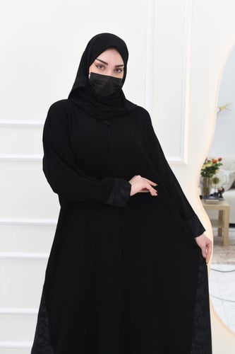 عباية راقية مزينة على شكل ورود في الجوانب