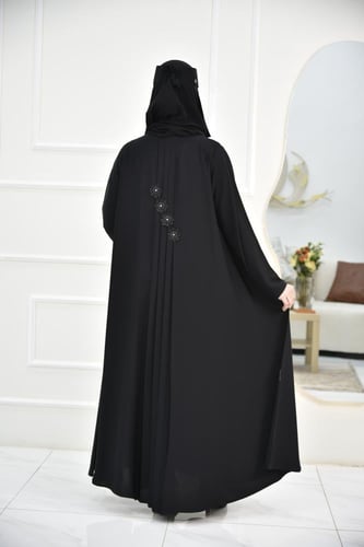عباية كلوش ناعمة مع كسرات وتطريز ورود جميلة