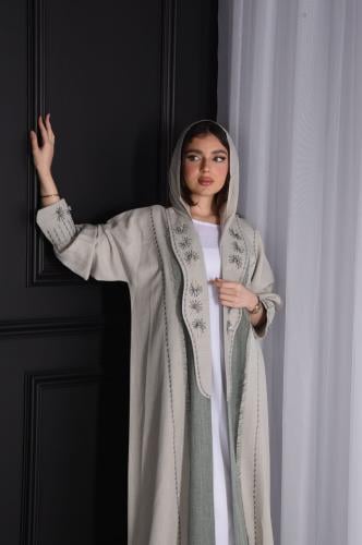 عباية كتان بلون بيج فاتح بتطريز ساحر من الخرز والأ...