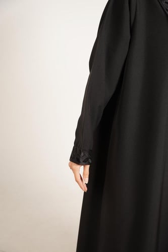 عباية كريب بكول ريفير مقوى وتطريز