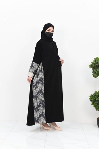 عباية بتفاصيل من الدانتيل الملون