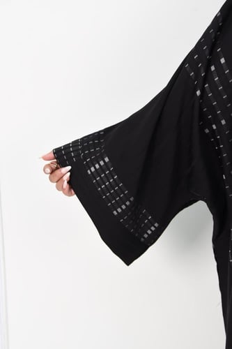 عباية كاجوال بشت مقلمة مع أكمام مربعة