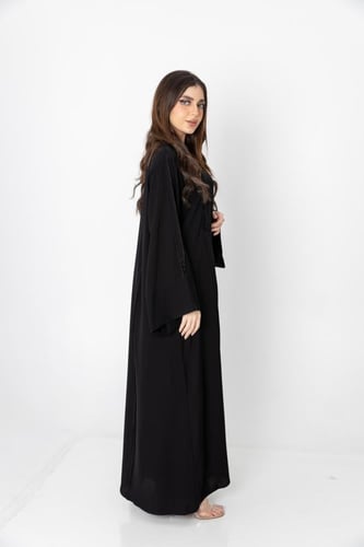 عباية بتطريز في الجوانب والاكمام