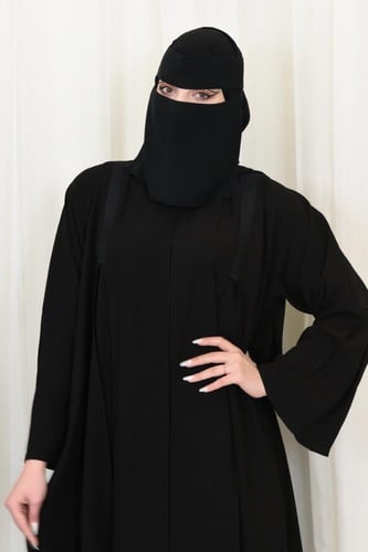 عباية كلوش بكسرات مزينة بكلف ساحرة