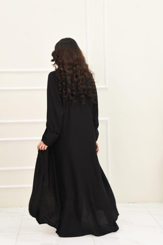 عباية انيقة بياقة بقماش الجاكار