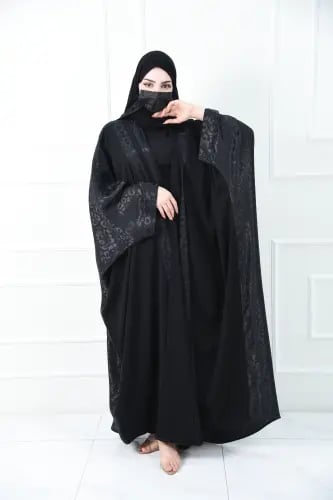 عباية بشت سوداء بتفاصيل جاكار أنيقة