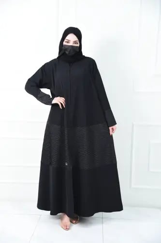 عباية سوداء نصف كلوش بلمسة جاكار
