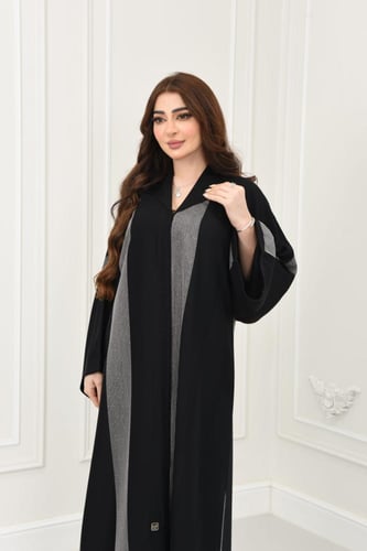 عباية انيقة مقلمة بالأبيض والأسود