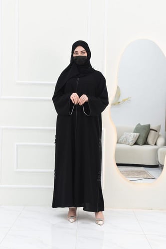 عباية فوكر بتفاصيل انيقة من القيطان والكسرات