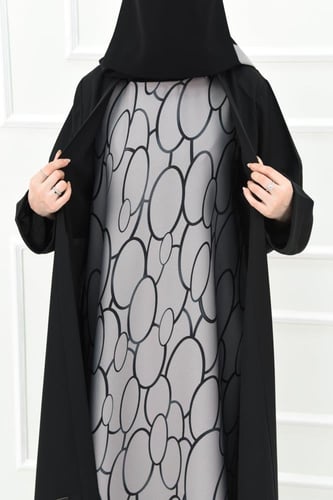 عباية كريب سوداء بفستان داخلي رصاصي