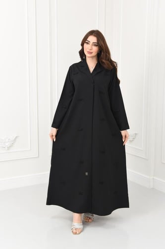 عباية كريب أنيقة بتطريز وياقة