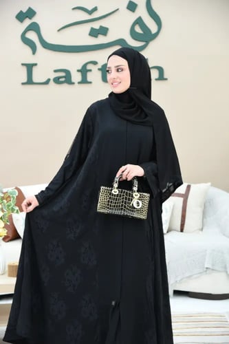 عباية كلوش نواعم بتفاصيل دانتيل