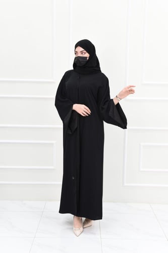 عباية سوداء بأكمام مفتوحه مبطنة بالجاكار لون أسود