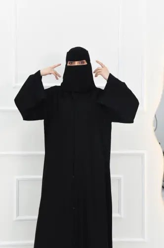 عباية نواعم بتطريز وقيطان على الأكمام والجوانب