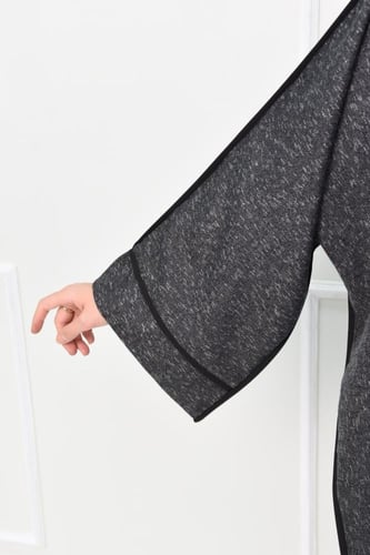 عباية شتوية نص بشت بلون رمادي غامق