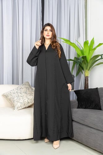 عباية مطرزة بالخيط والخرز