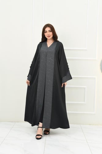 عباية زيتي بتفاصيل منقطة وأكمام طبقتين أنيقة