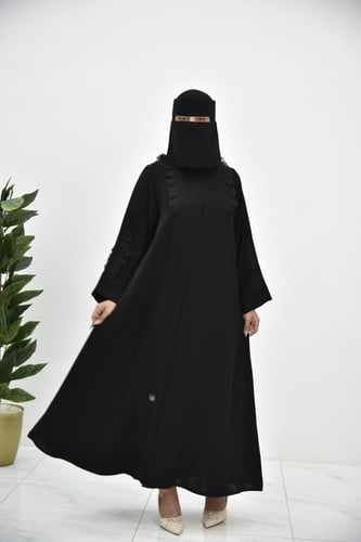 عباية كريب بتفاصيل تول ناعمة