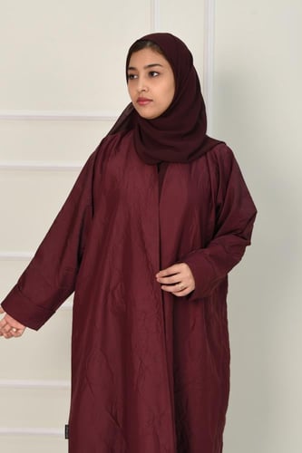 عباية تفتة مطفي بلون برغندي وأكمام مقلوبة