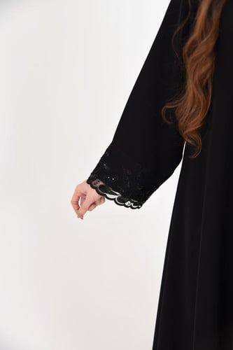 عباية نص كلوش بكلفة ترتر وخرز على الكم