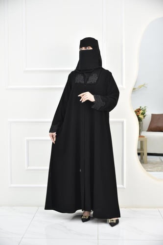 عباية كلوش بلمسة من الدانتيل