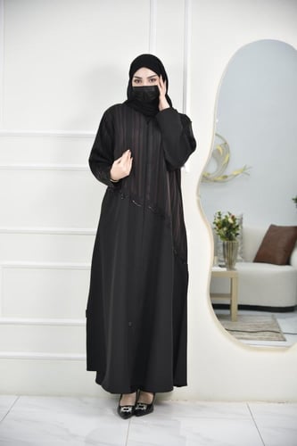 عباية بتركيبة قماش مقلمة بالعودي والأسود مع تطريز