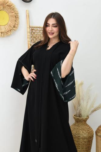 عباية كريب بأكمام مفتوحة مبطنة بالأخضر