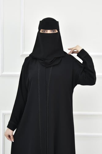 عباية ناعمة بتفاصيل كلفة على القفلة والاكمام