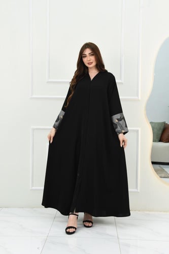 عباية روز بقصة كلوش واكمام ملونة