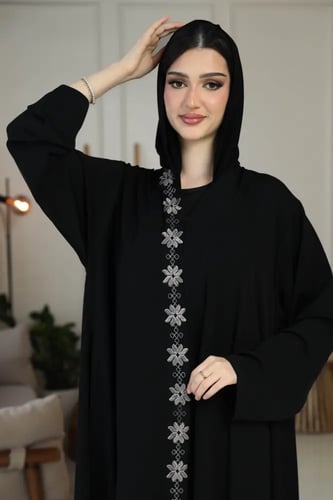 عباية كلوش نواعم بتطريز مع كسرات خلفية