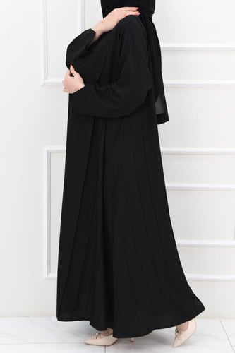 عباية نص كلوش مع ثنيات واكمام مفتوحة