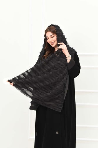 طرحة أنيقة بألوان متعددة مع خيوط حريرية