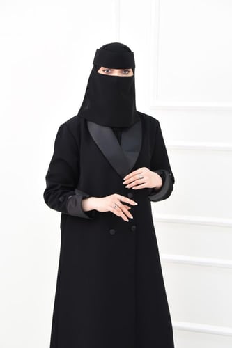 جاكيت عباية شتوي عملي بقصة مرتبة وتفاصيل تفتة