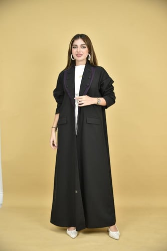 عباية بليزر كريب بياقة مزدوجة وجيوب عملية