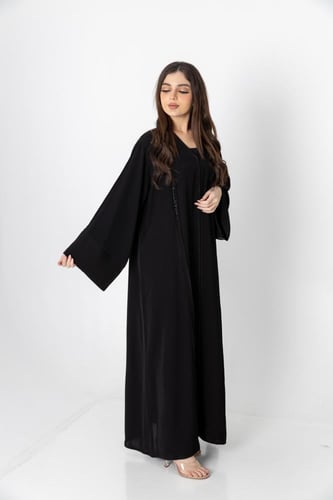 عباية بتطريز في الجوانب والاكمام