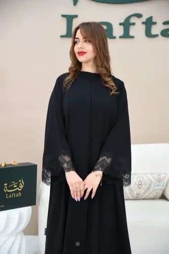 عباية سوداء حرير نواعم بكلفة على الأكمام