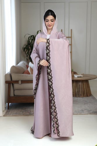 عباية بشت شمواه بلون بينك مزينة بكلفة